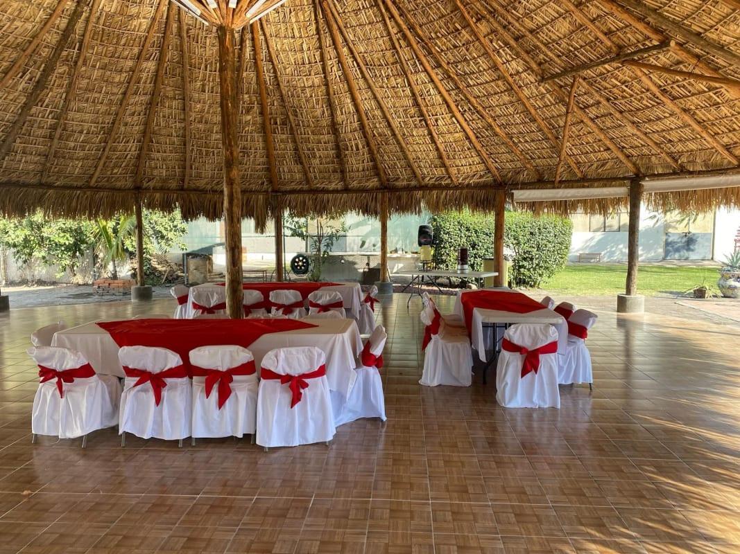 Jardin El Eden Pool Party