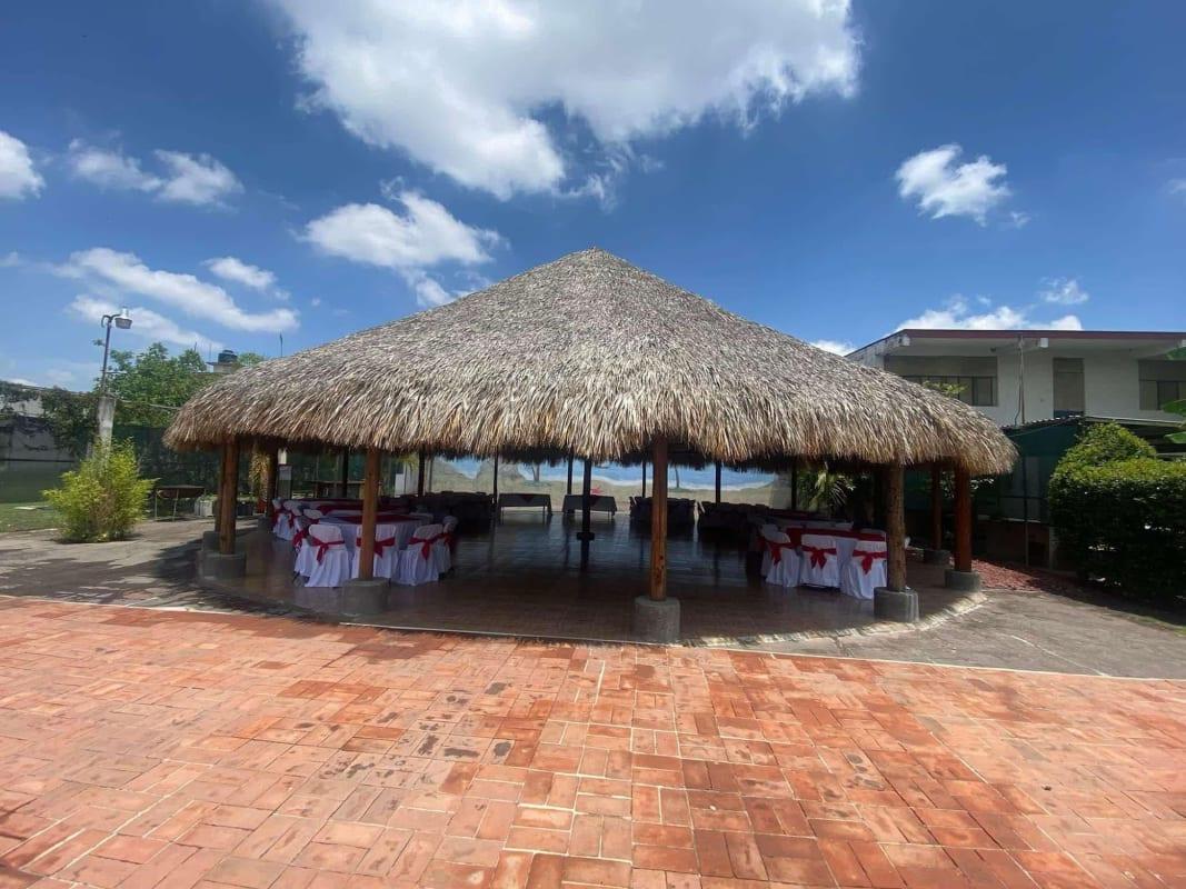 Jardin El Eden Pool Party