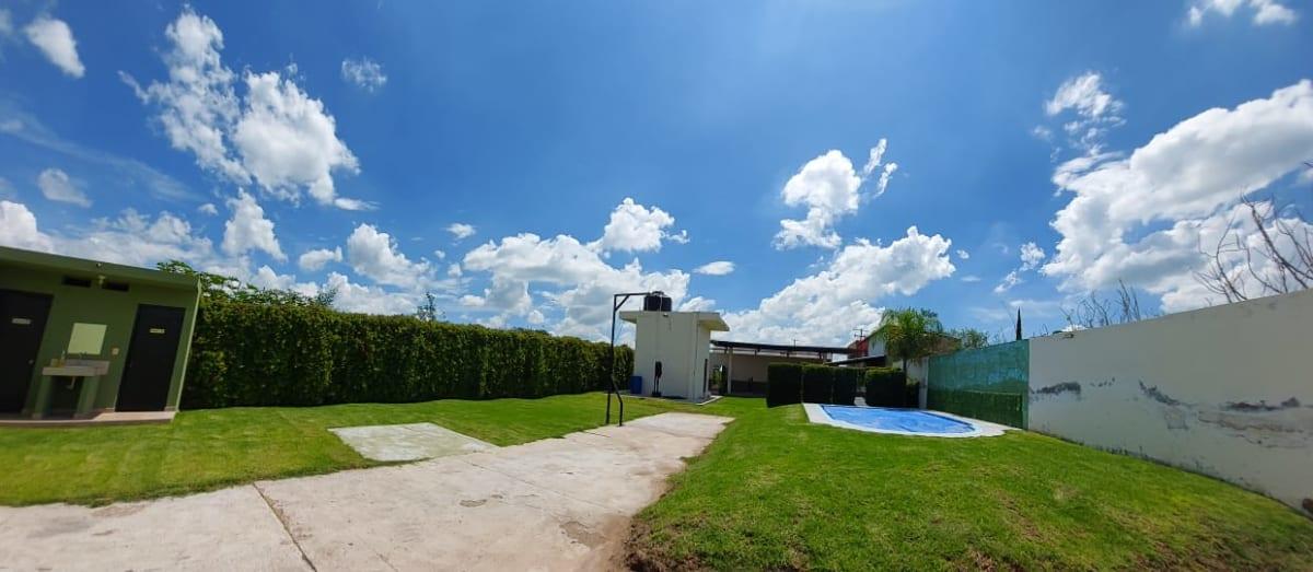 Barda con alberca en Irapuato El Capricho